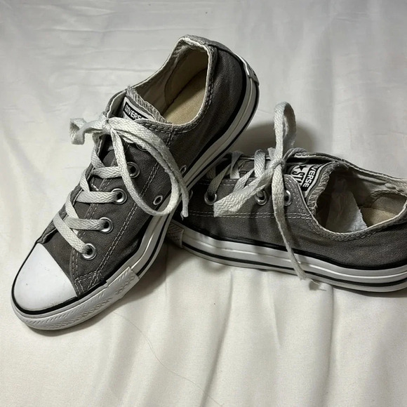 Converse Gray Lowtop Men’s 4, Women’s 6 - Picture 4 of 8